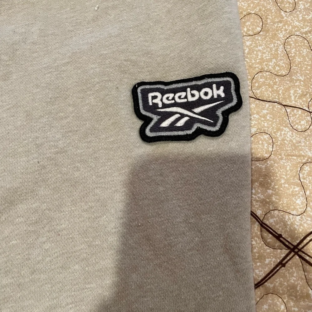 Reebok men’s joggers with patch sweatpants used in good condition size L - Picture 2 of 4